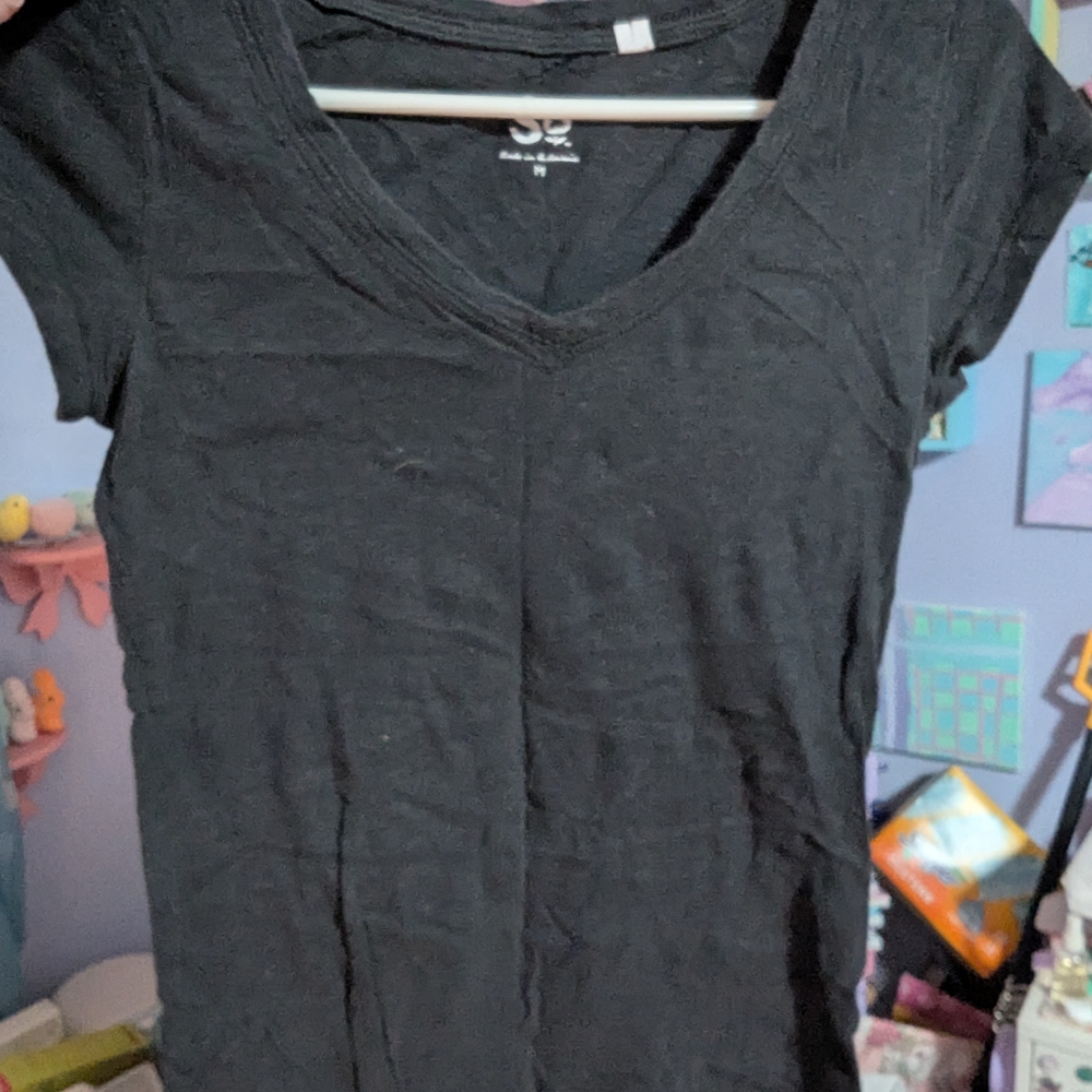 T Shirt Bundle 4 Shirts. V-Neck Short Sleeve Tee - Picture 7 of 8